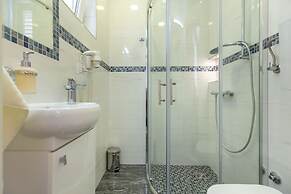 Hedera Estate, Hedera A24