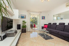 Hedera Estate, Hedera A24