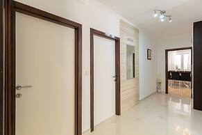 Hedera Estate, Hedera A24