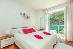 Hedera Estate, Hedera A24