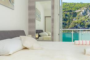 Hedera Estate, Hedera A24