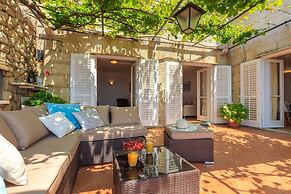 Hedera Estate, Hedera A13