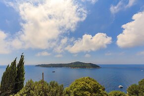 Hedera Estate, Hedera A13