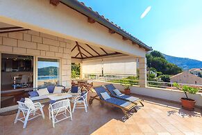 Hedera Estate, Hedera A14