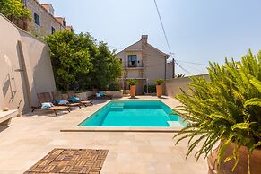 Hedera Estate, Hedera A18