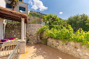 Hedera Estate, Hedera A18