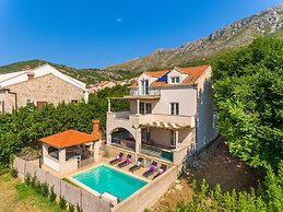 Hedera Estate, Villa Hedera X