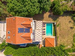 Hedera Estate, Villa Hedera X