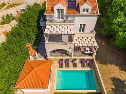 Hedera Estate, Villa Hedera X