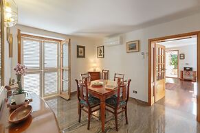 Hedera Estate, Hedera A17