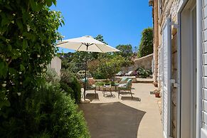 Hedera Estate, Hedera A10