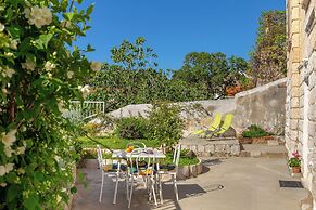 Hedera Estate, Hedera A10