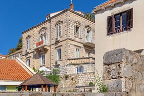 Hedera Estate, Hedera A10