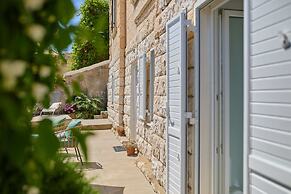 Hedera Estate, Hedera A10