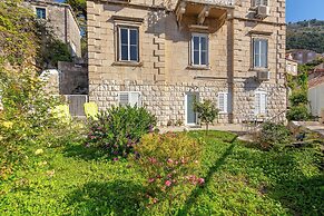 Hedera Estate, Hedera A10