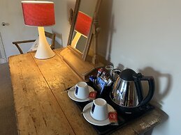 The Halfway House Pub and Kitchen