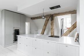 Majestic 300m2 Apartment