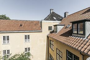 Apartment with Private Terrace