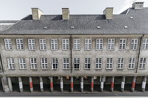 Apartment with Private Terrace