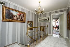 Platinum Apart Hotel