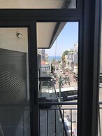 2 Bedroom Apartment with Hot Tub Facing Bograshov Beach