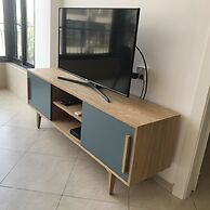 2 Bedroom Apartment with Hot Tub Facing Bograshov Beach