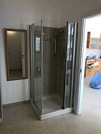 2 Bedroom Apartment with Hot Tub Facing Bograshov Beach