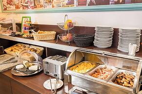 Best Western Plus Celebrity Suites