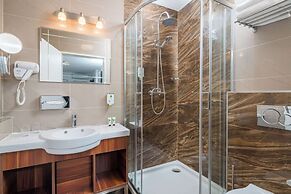 Best Western Plus Celebrity Suites