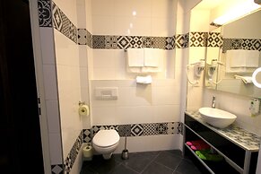 Best Western Plus Celebrity Suites