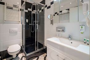 Best Western Plus Celebrity Suites