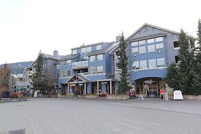 Tyndall Stone by Whistler Retreats