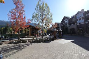 Tyndall Stone by Whistler Retreats