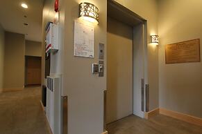 Tyndall Stone by Whistler Retreats