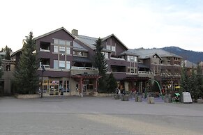 Tyndall Stone by Whistler Retreats