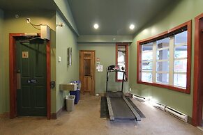 Glacier's Reach by Whistler Retreats