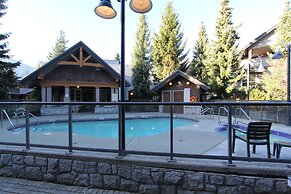 Glacier's Reach by Whistler Retreats