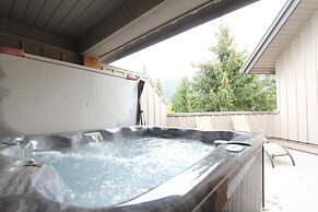 Glacier's Reach by Whistler Retreats