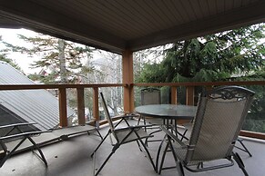 Glacier's Reach by Whistler Retreats