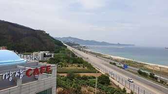 Mangsang Beach Pension