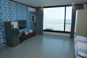 Mangsang Beach Pension