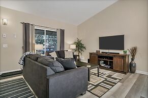 Riverwoods Relaxation 3 Bedroom Home by RedAwning