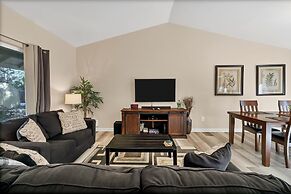 Riverwoods Relaxation 3 Bedroom Home by RedAwning