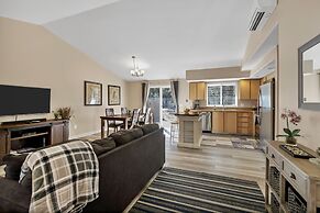 Riverwoods Relaxation 3 Bedroom Home by RedAwning