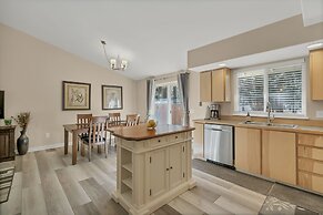 Riverwoods Relaxation 3 Bedroom Home by RedAwning