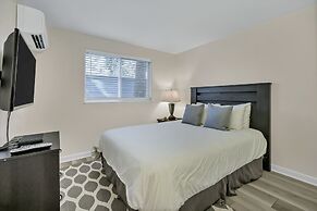 Riverwoods Relaxation 3 Bedroom Home by RedAwning