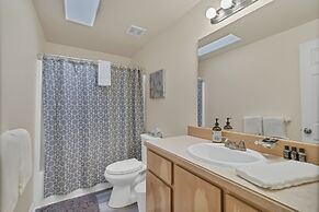 Riverwoods Relaxation 3 Bedroom Home by RedAwning