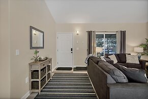 Riverwoods Relaxation 3 Bedroom Home by RedAwning