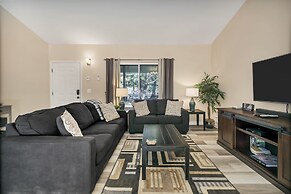 Riverwoods Relaxation 3 Bedroom Home by RedAwning