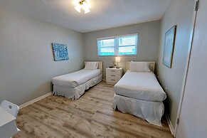 Harbor House B6 2 Bedroom Condo by RedAwning